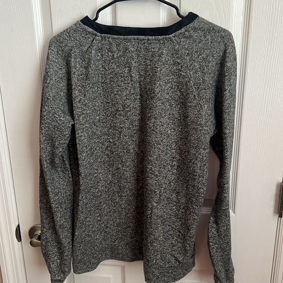 The Limited‎ elevated  sweatshirt size medium - Picture 6 of 8